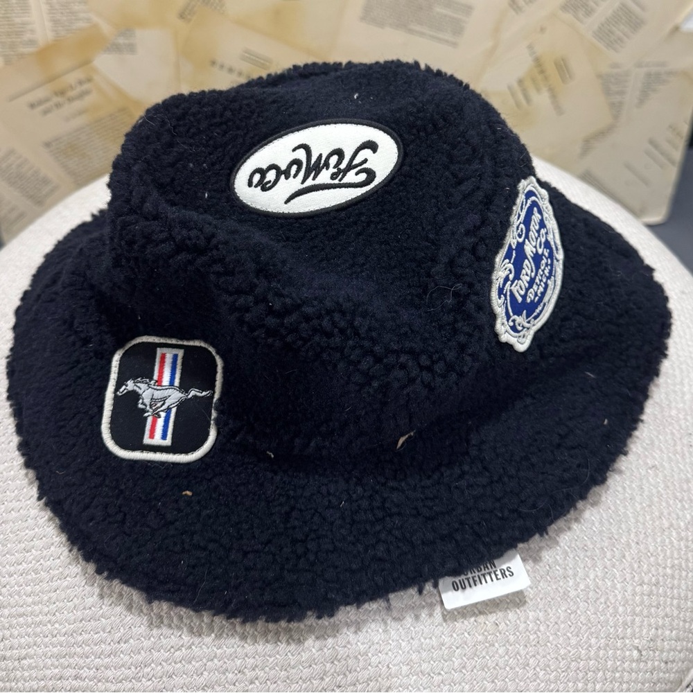 Urban Outfitters American Needle Ford Patch Fleece Bucket Hat Black - Picture 5 of 6